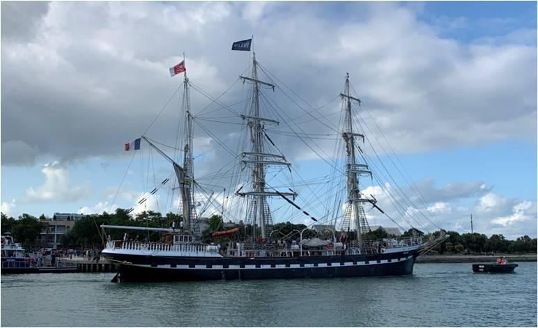 Le Bélem quitte le
              Port de La Rochelle